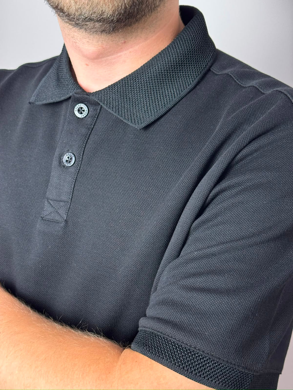 Premium Basic Polo Yaka Tişört – Siyah parlak yaka modeli